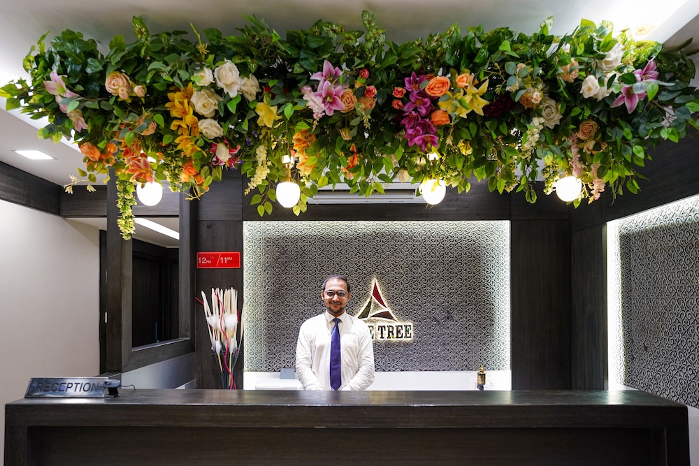 hotel pine tree