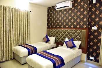 hotel pine tree