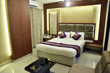 hotel pine tree