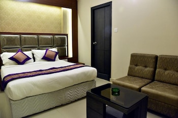 hotel pine tree