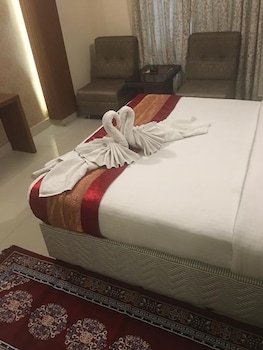 hotel pine tree