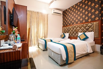 hotel pine tree