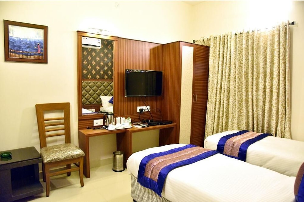 hotel pine tree
