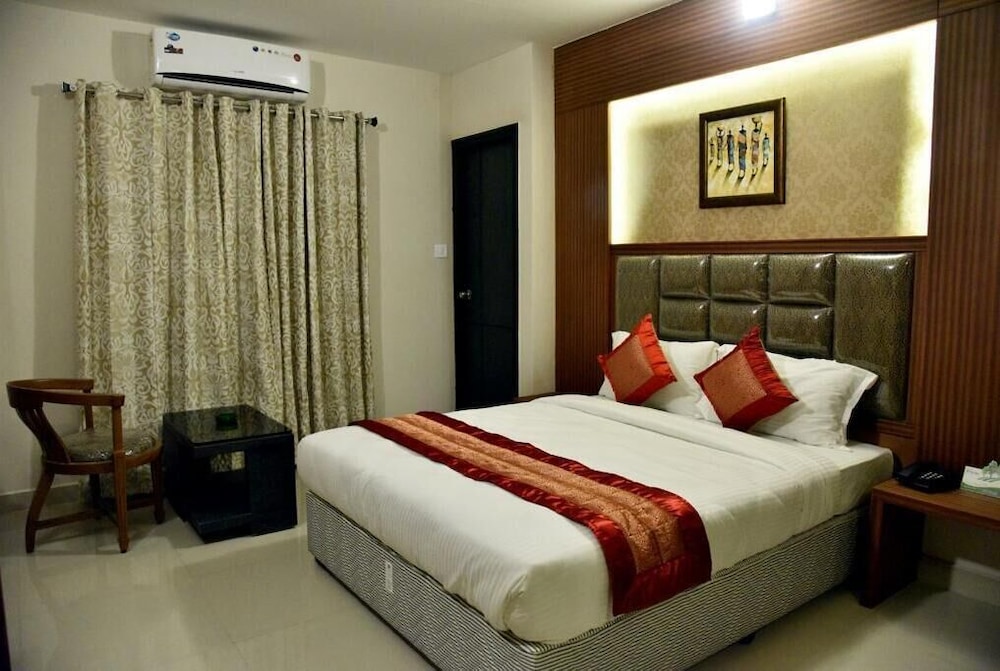 hotel pine tree