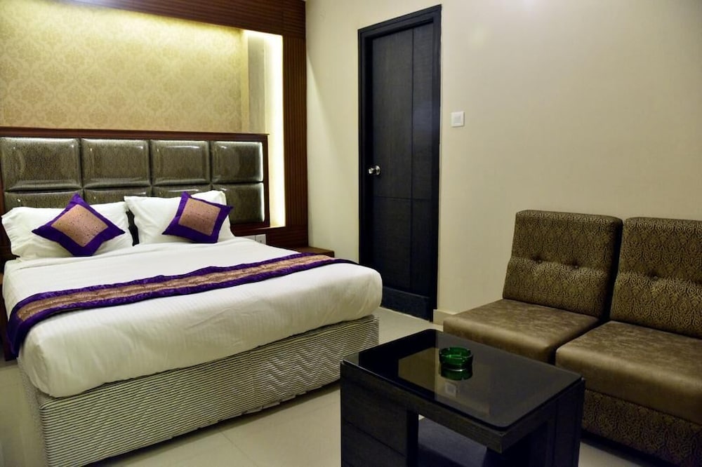 hotel pine tree
