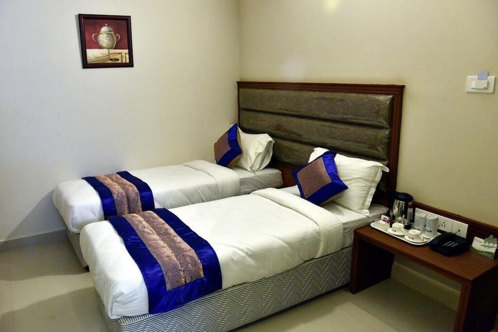 hotel pine tree