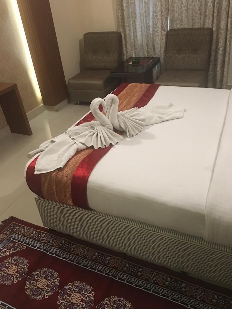 hotel pine tree
