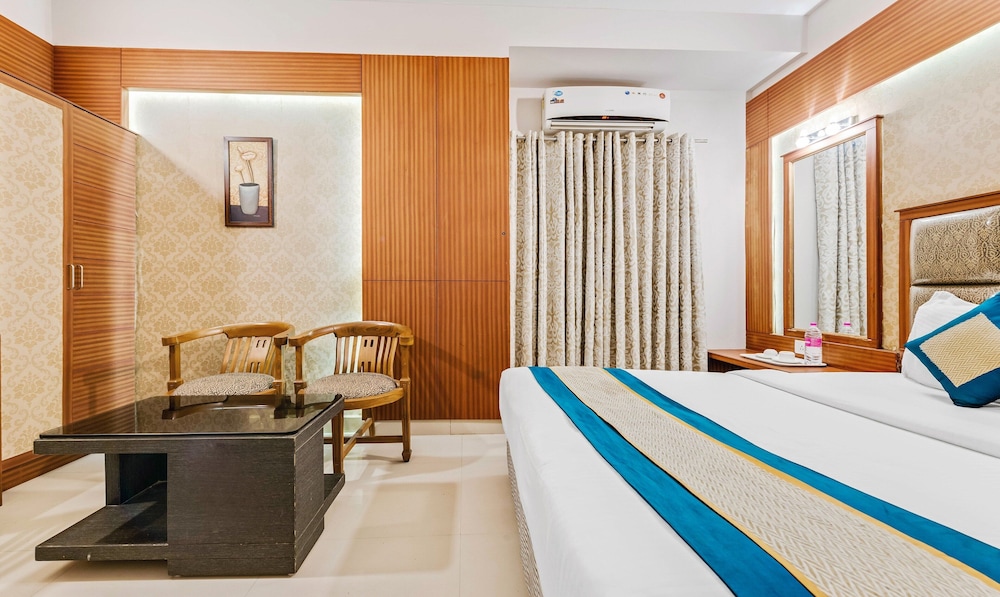 hotel pine tree