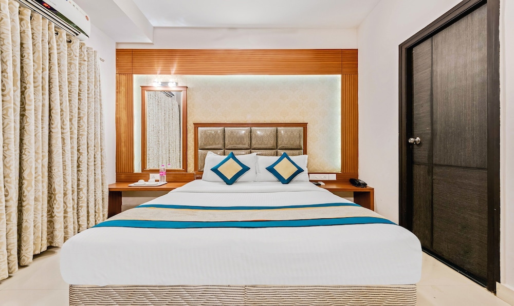 hotel pine tree