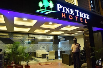 hotel pine tree