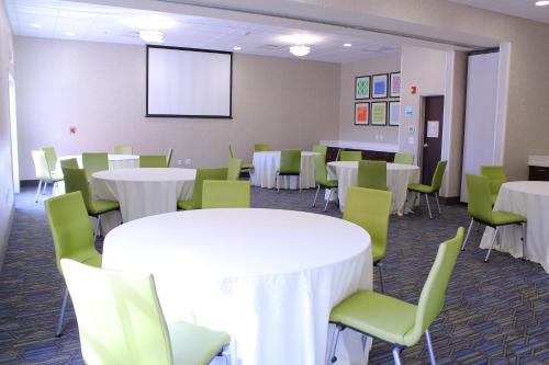 holiday inn express and suites napa american canyon by ihg