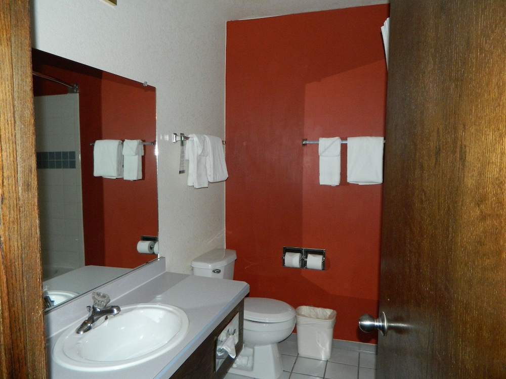 quality inn and suites farmington