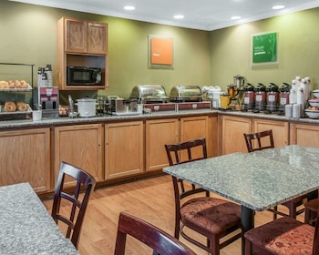 quality inn and suites farmington