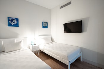 global rent apart costa hollywood