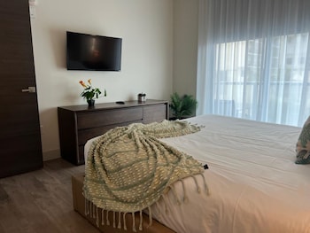 global rent apart costa hollywood