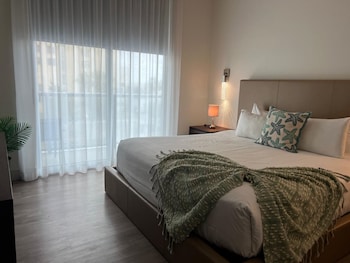 global rent apart costa hollywood