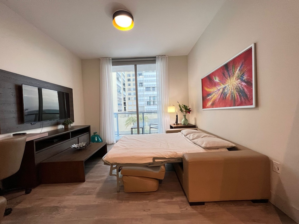 global rent apart costa hollywood