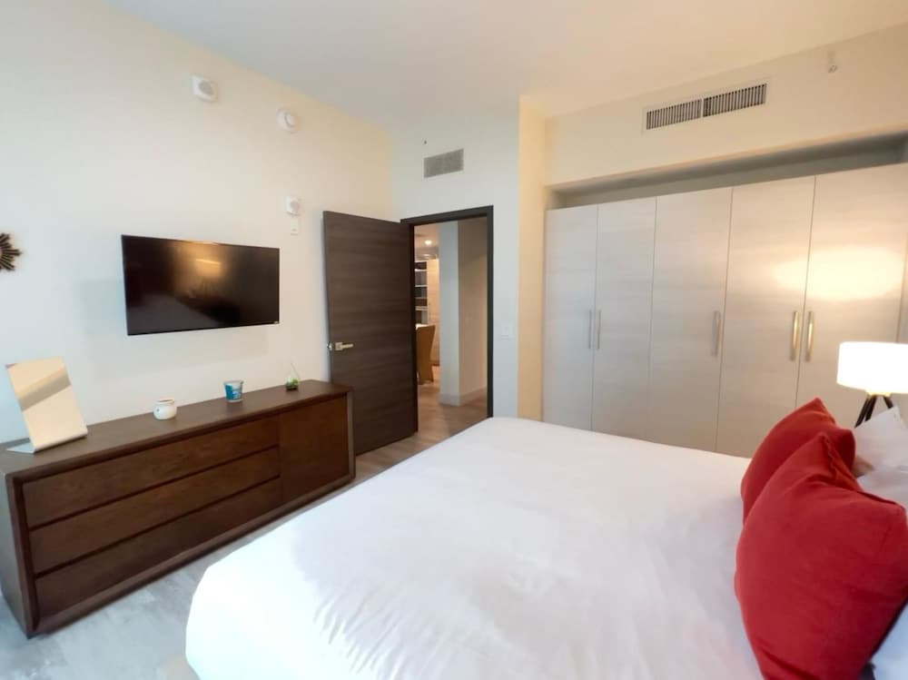 global rent apart costa hollywood