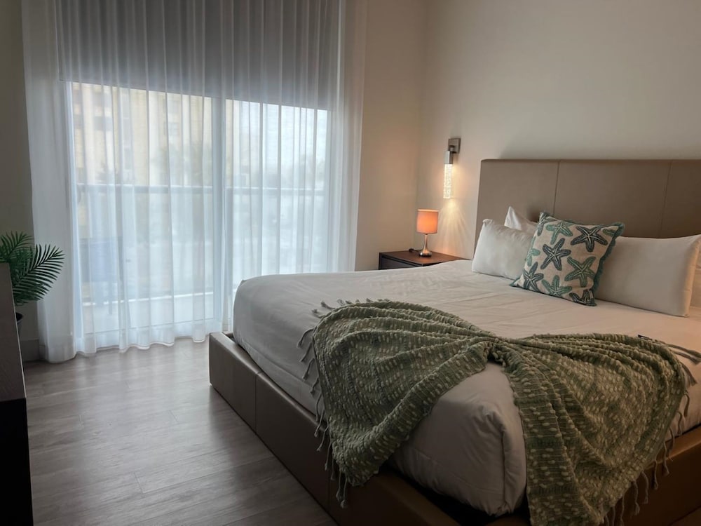 global rent apart costa hollywood