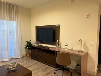 global rent apart costa hollywood