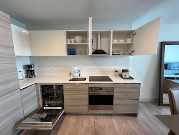 global rent apart costa hollywood