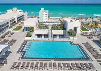 global rent apart costa hollywood