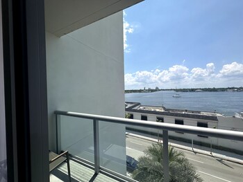 global rent apart costa hollywood