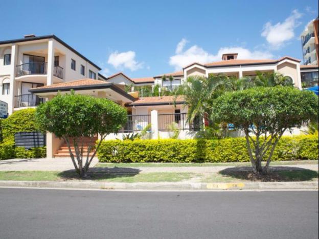 chevron palms holiday apartments by gold coast premium