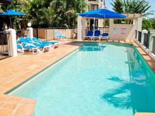 chevron palms holiday apartments by gold coast premium