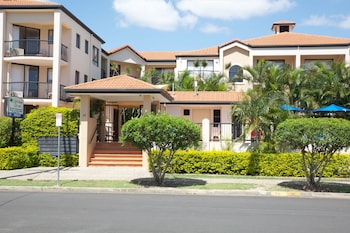 chevron palms holiday apartments by gold coast premium