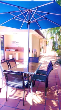 chevron palms holiday apartments by gold coast premium