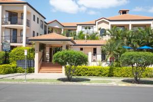 chevron palms holiday apartments by gold coast premium