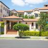 chevron palms holiday apartments by gold coast premium