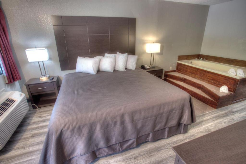 Budgetel Inn And Suites Plus,,2.5 star