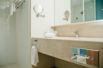 Holiday Inn Express Mexico Reforma By Ihg,Paseo De La Reforma #208 Col. Juarez Esq,3 star