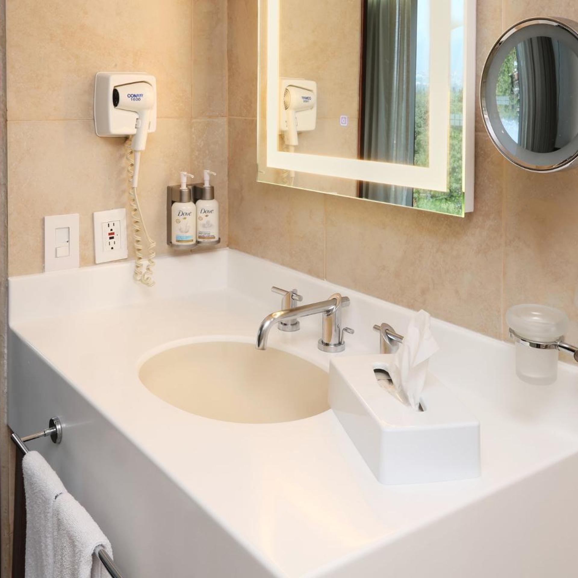 holiday inn hotel and suites medica sur by ihg