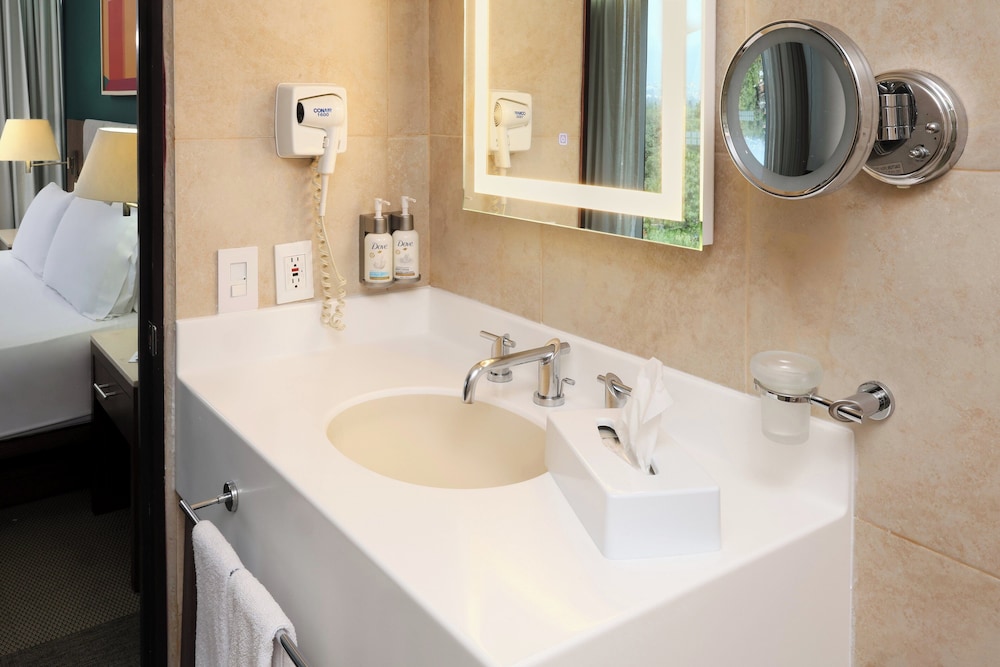 holiday inn hotel and suites medica sur by ihg