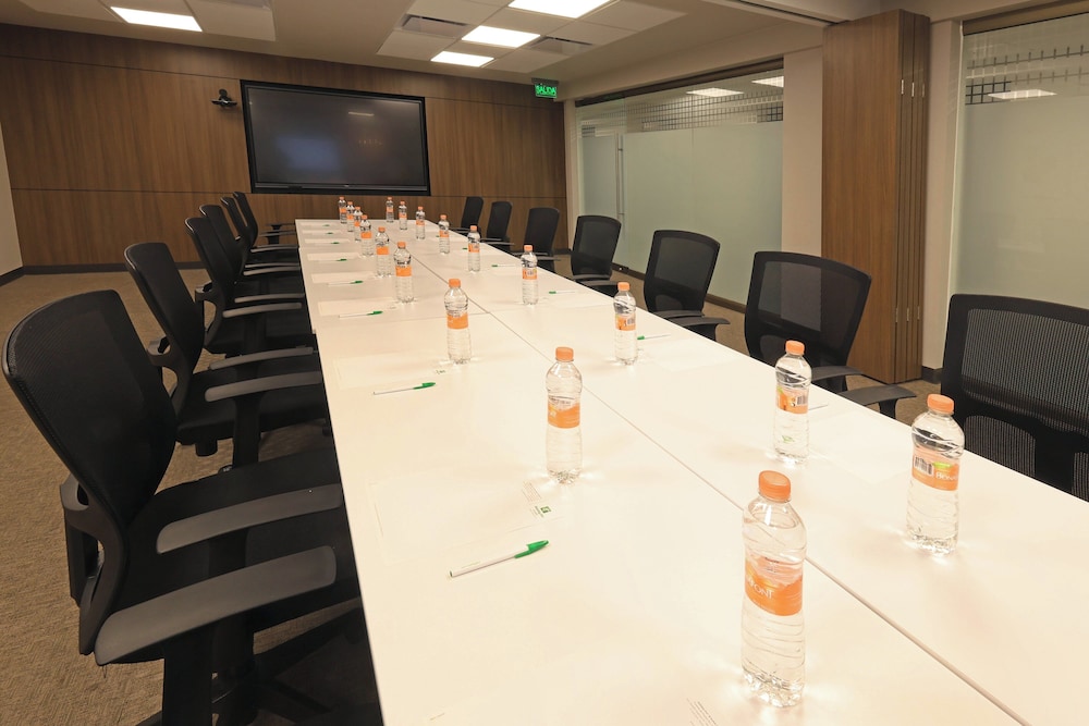 holiday inn hotel and suites medica sur by ihg