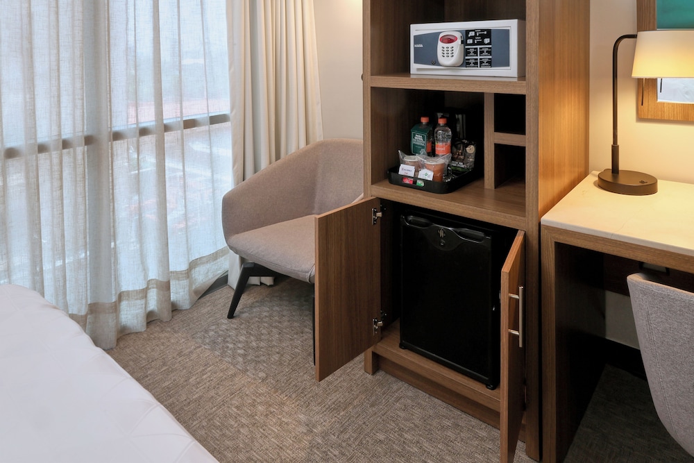 holiday inn hotel and suites medica sur by ihg