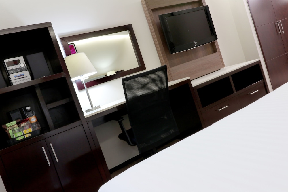 holiday inn hotel and suites medica sur by ihg