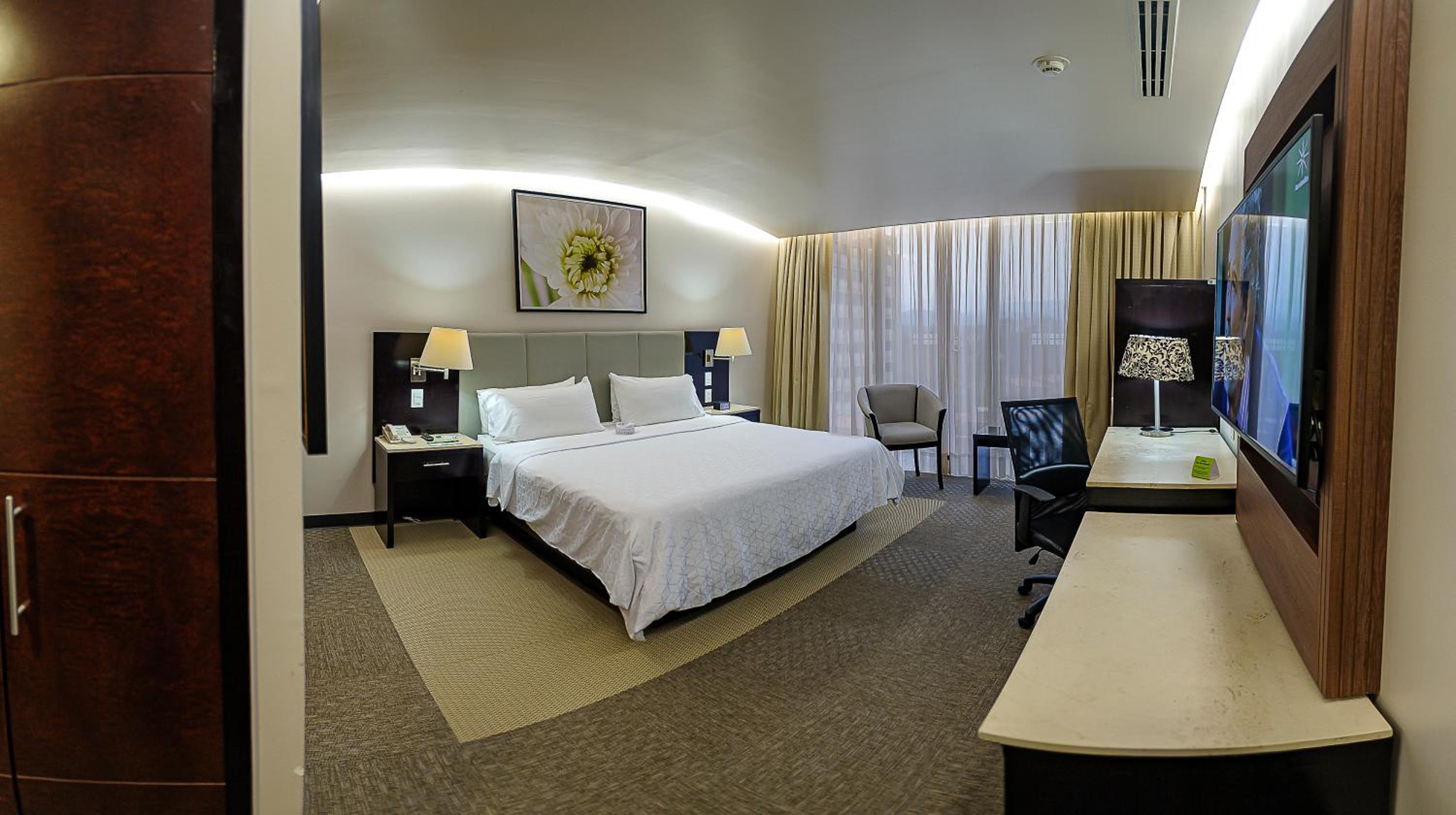 holiday inn hotel and suites medica sur by ihg