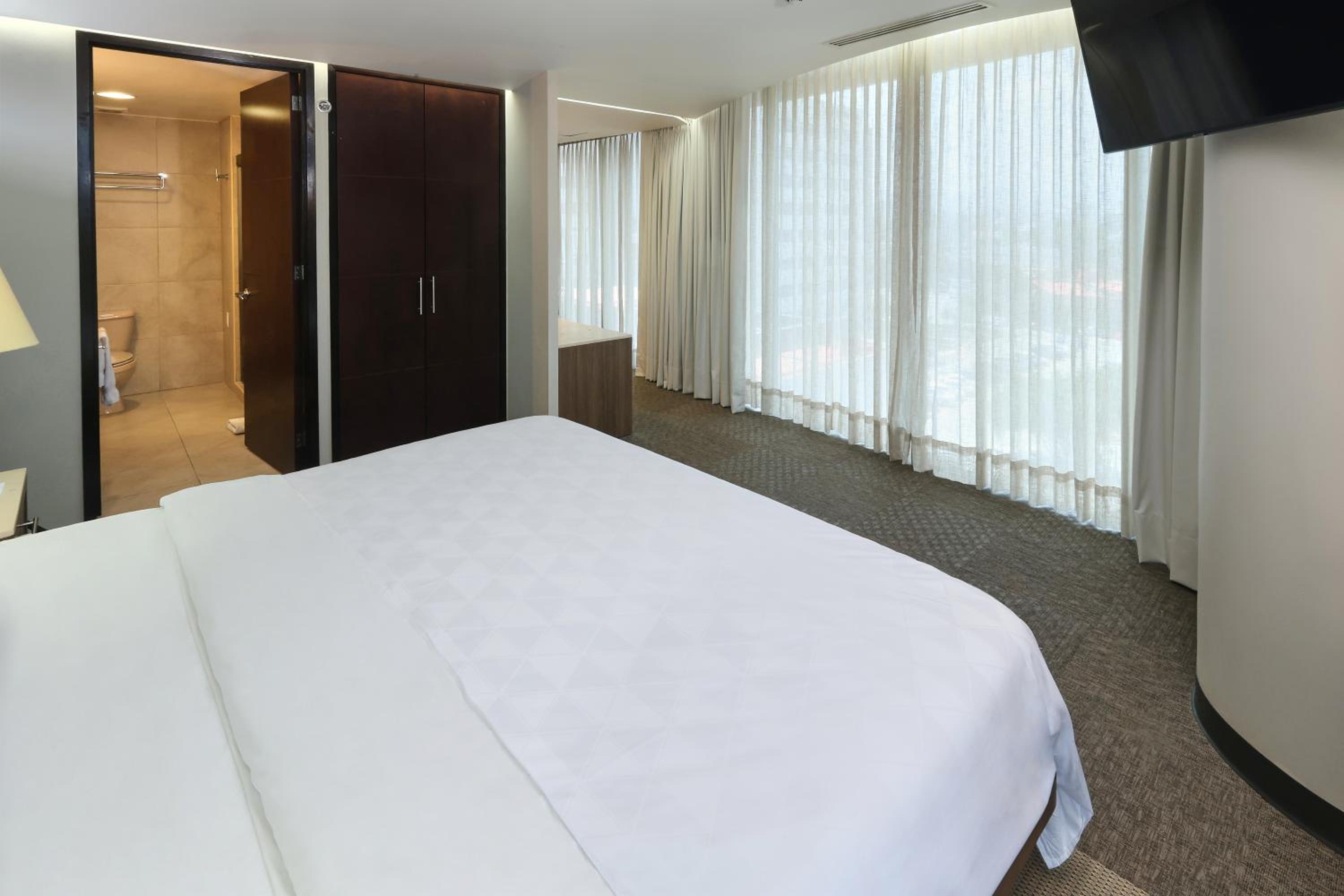 holiday inn hotel and suites medica sur by ihg