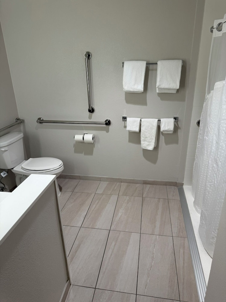 holiday inn express and suites henderson south b