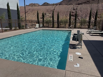 holiday inn express and suites henderson south b