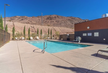 Holiday Inn Express And Suites Henderson South B,,2.5 star