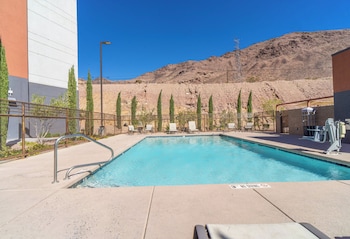 holiday inn express and suites henderson south b