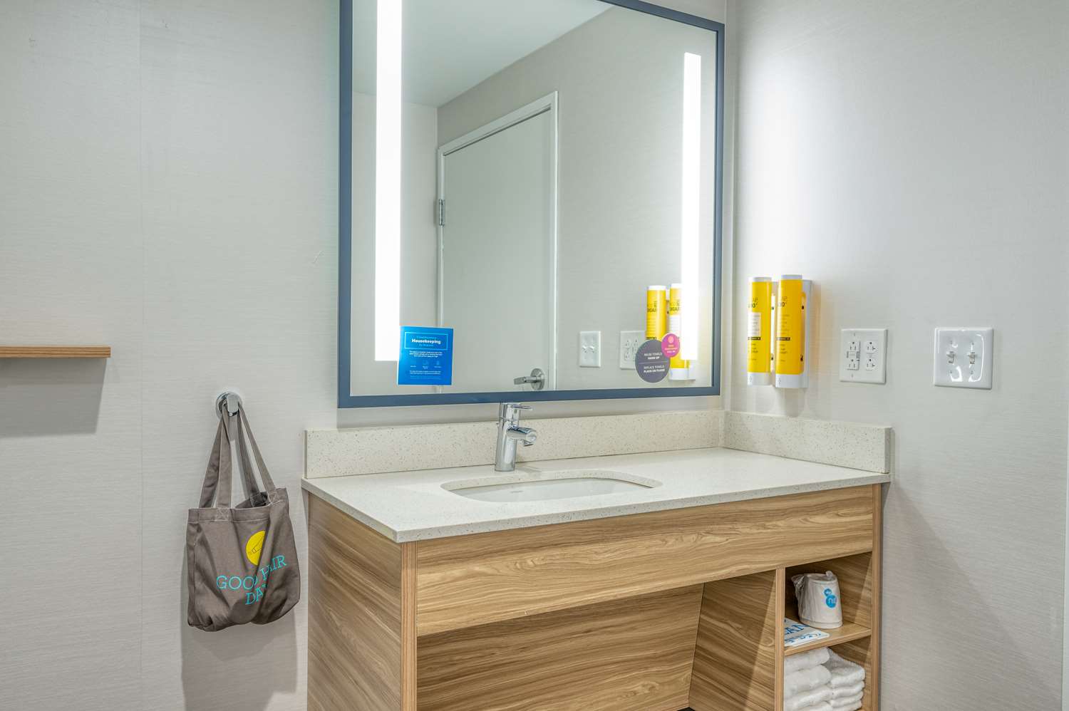 tru by hilton indianapolis lawrence in