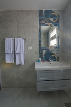 the bay hotel hurghada marina