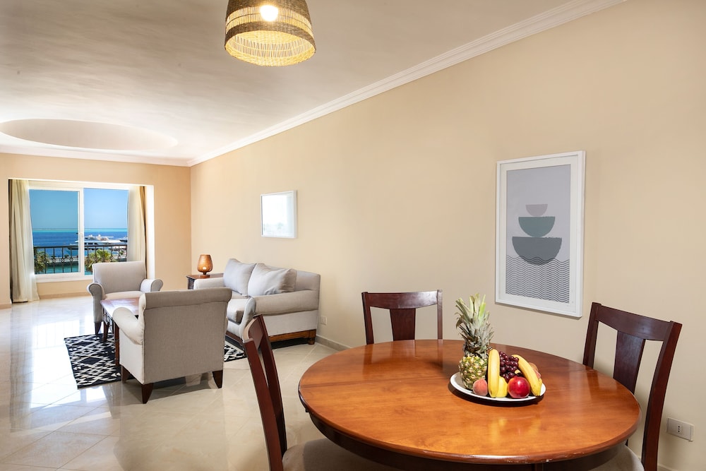 the bay hotel hurghada marina