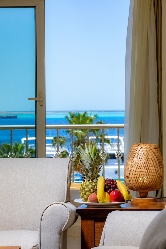 the bay hotel hurghada marina